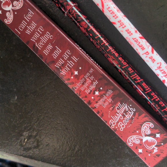 Owlcrate Twilight pens New in Box - Picture 3 of 3